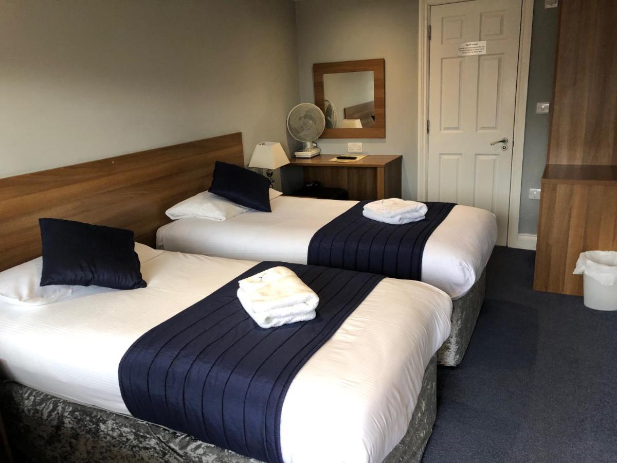 Hotel Corner House Gatwick With Bookable Parking