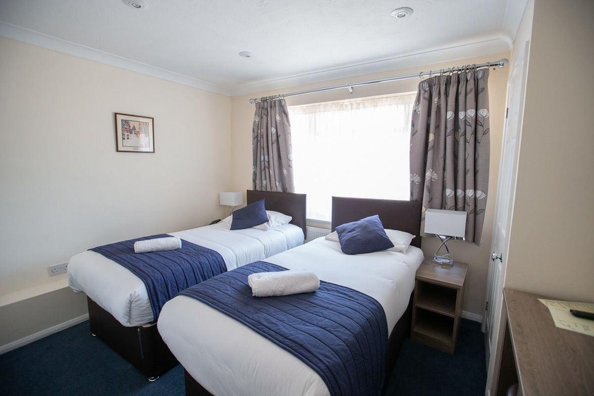 Hotel Corner House Gatwick With Bookable Parking 4*