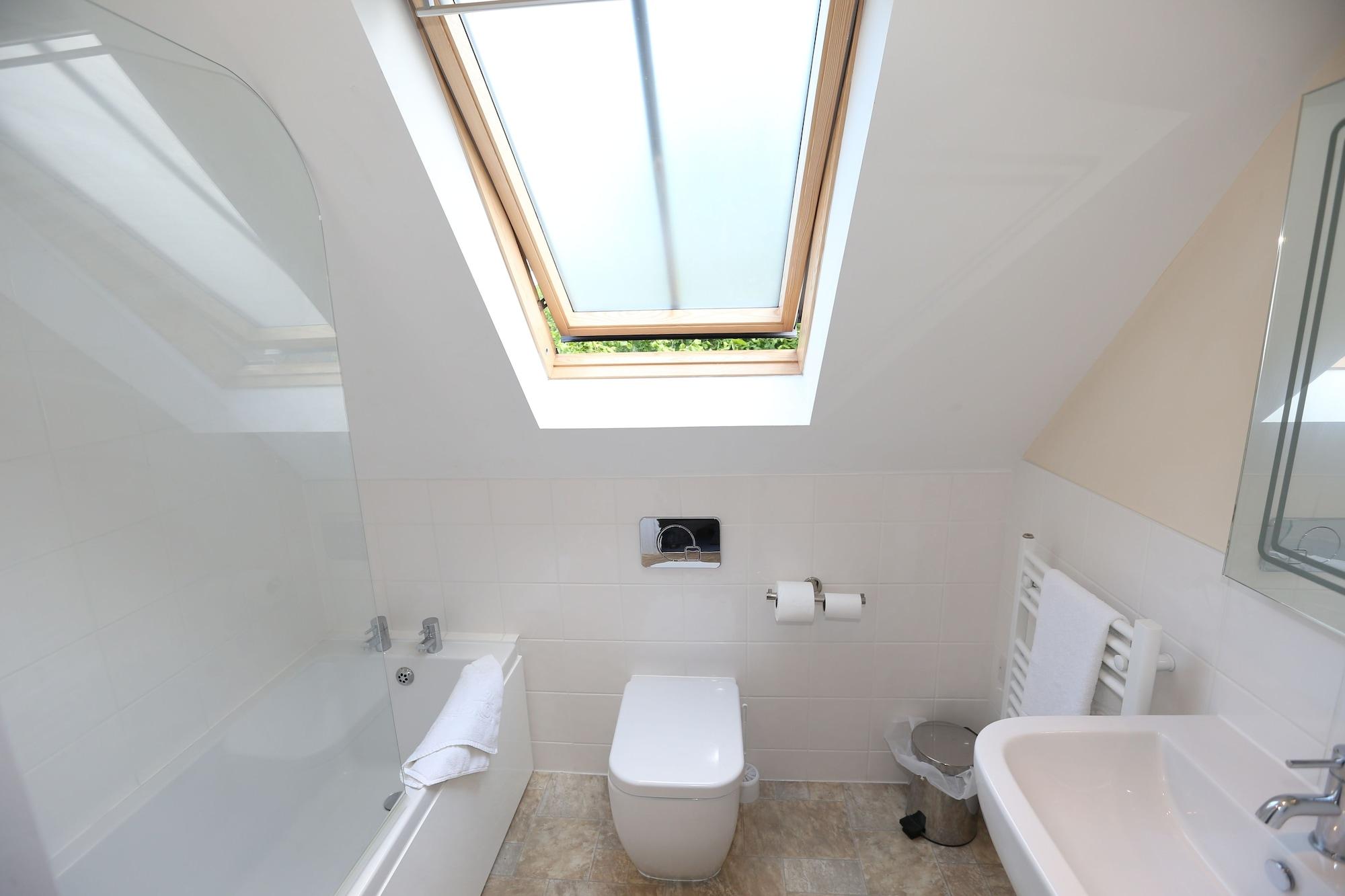 Hotel Corner House Gatwick With Bookable Parking 4*