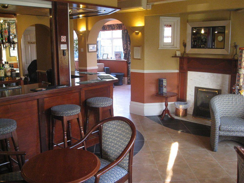 Corner House Gatwick With Bookable Parking Horley (Surrey)