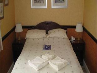 Corner House Gatwick With Bookable Parking
