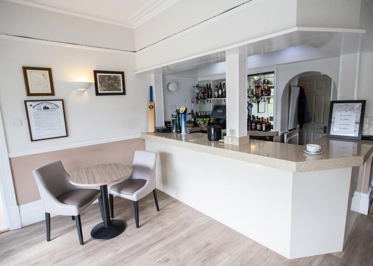Corner House Gatwick With Bookable Parking Hotel Horley (Surrey)
