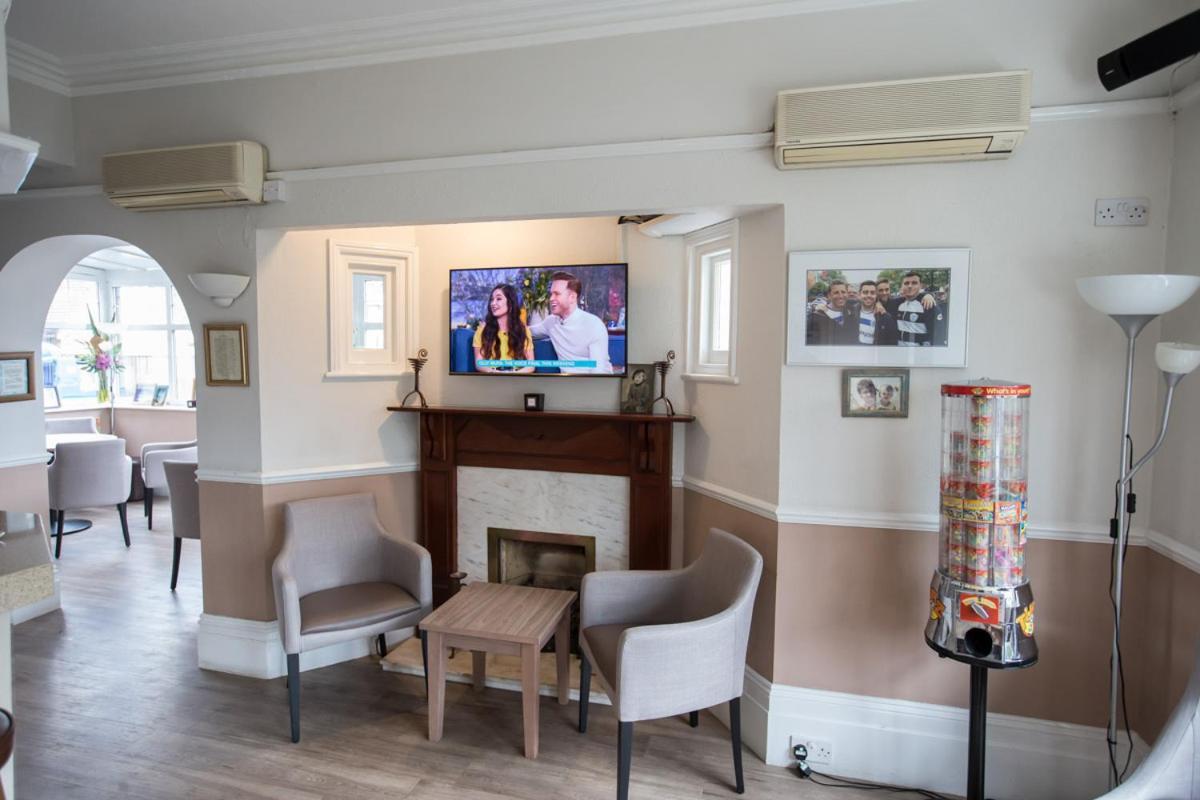 Corner House Gatwick With Bookable Parking Hotel Horley (Surrey)