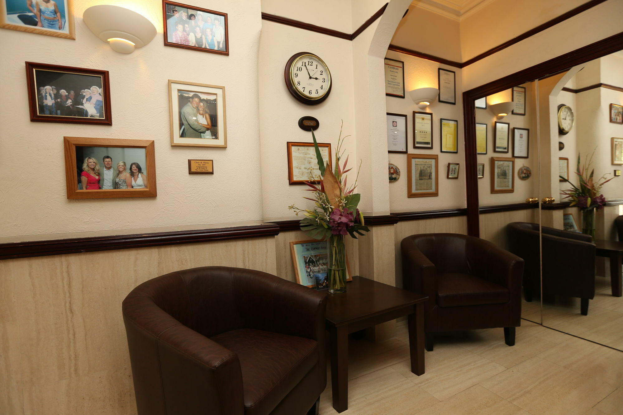 Hotel Corner House Gatwick With Bookable Parking