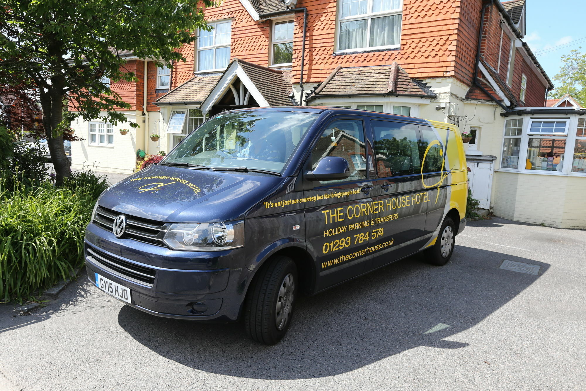Hotel Corner House Gatwick With Bookable Parking