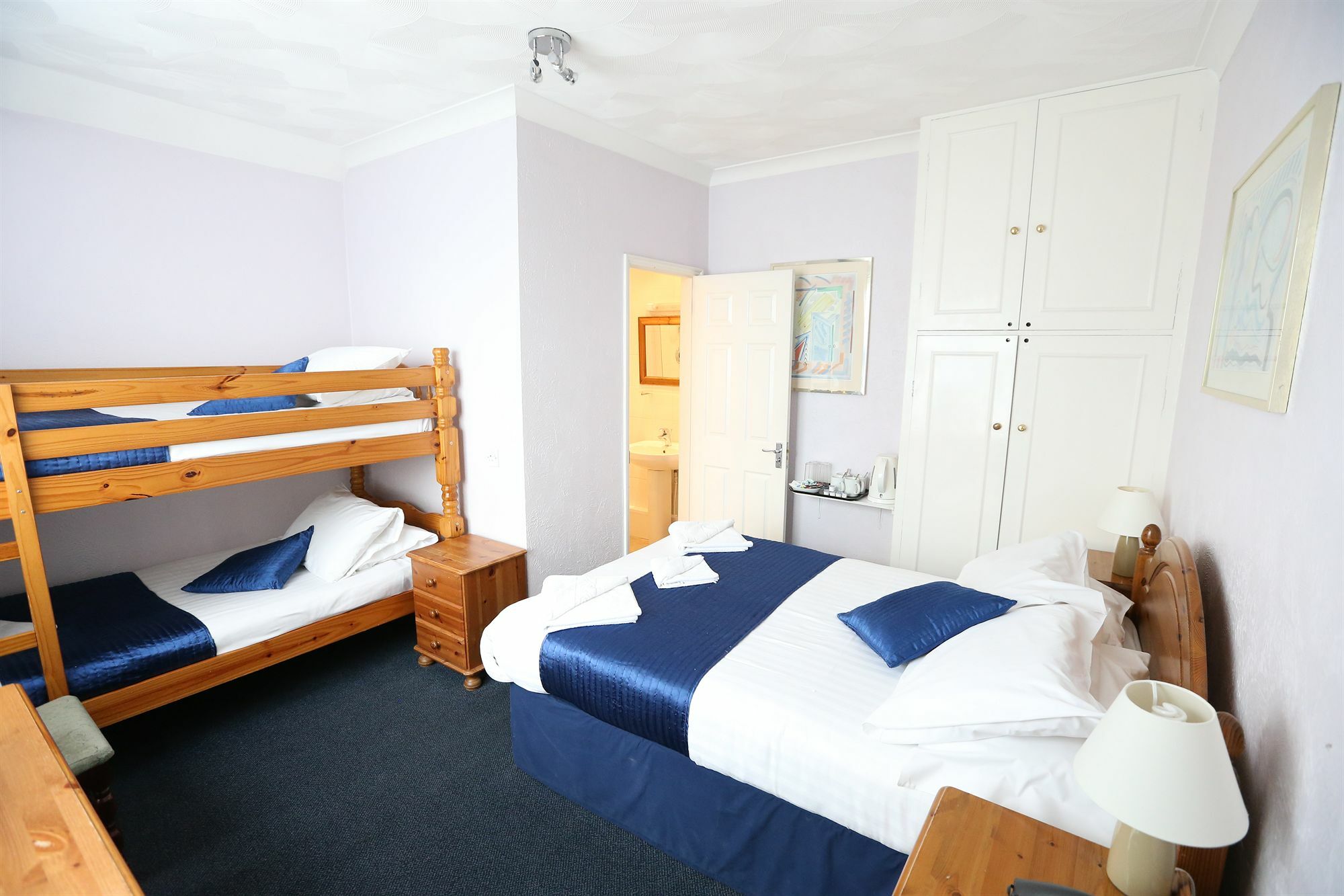 Corner House Gatwick With Bookable Parking Hotel Horley (Surrey)