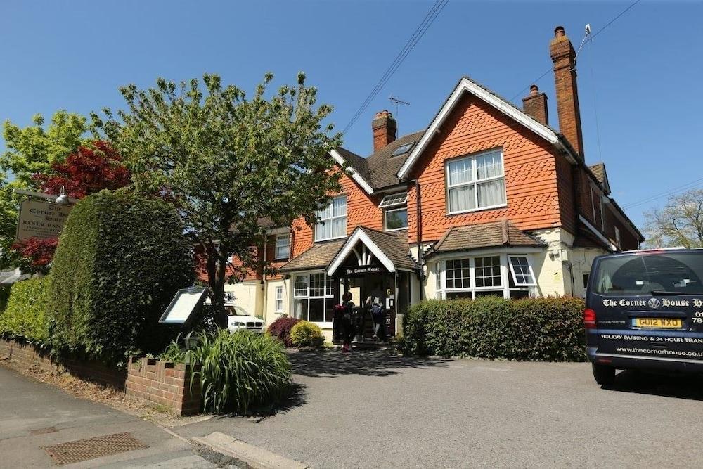 Corner House Gatwick With Bookable Parking 4* Horley