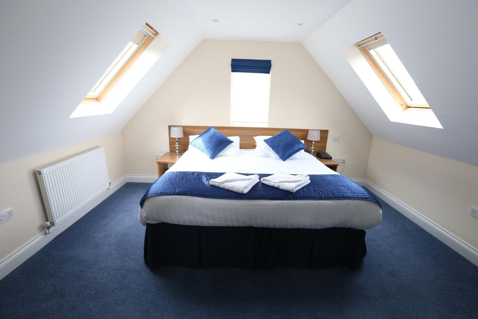 Hotel Corner House Gatwick With Bookable Parking 4*