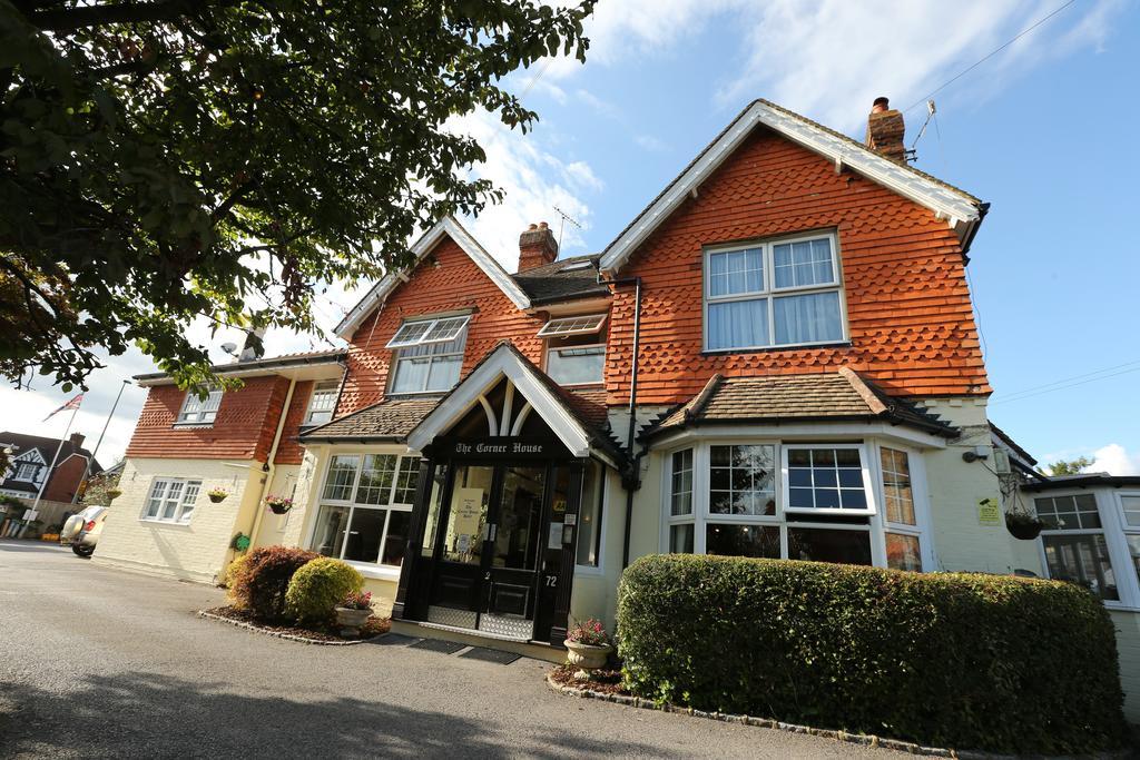 Corner House Gatwick With Bookable Parking Hotel Horley