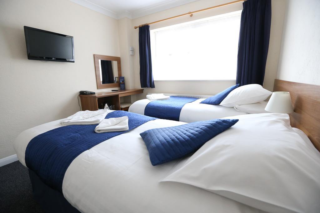 Hotel Corner House Gatwick With Bookable Parking